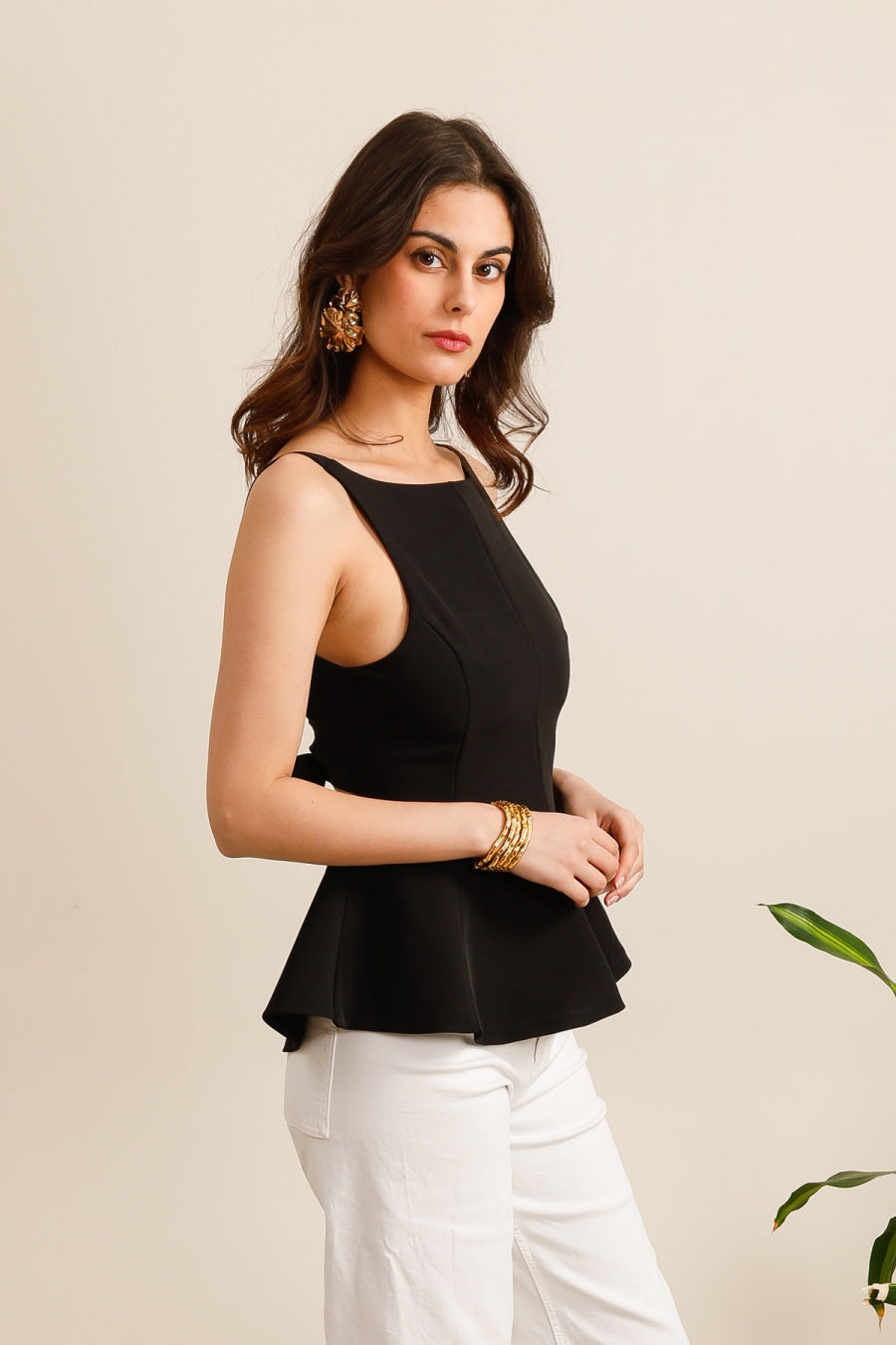 TOP CON BASCHINA E LACCI