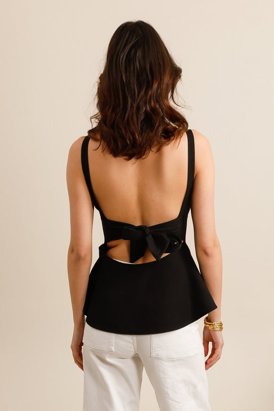 TOP CON BASCHINA E LACCI