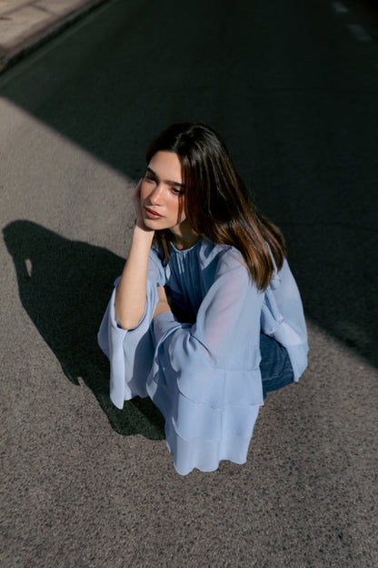 BLUSA CON VOLANT