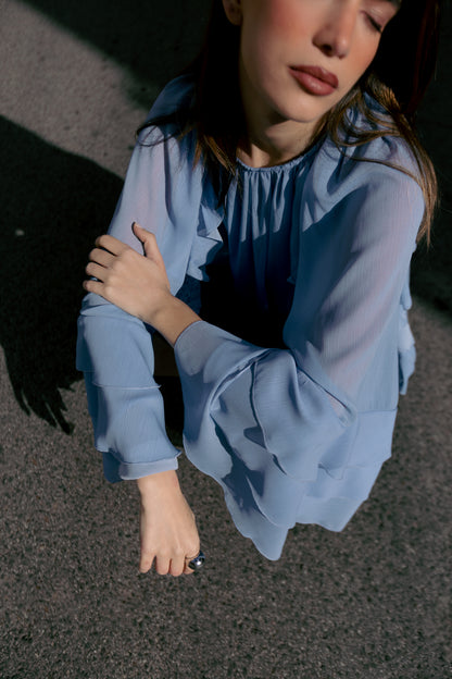 BLUSA CON VOLANT