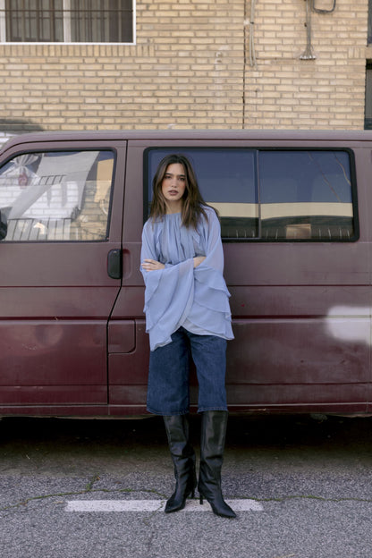 BLUSA CON VOLANT