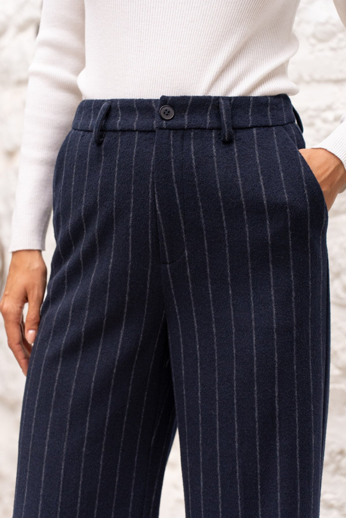 PANTALONI IN MISTO LANA CON RIGHE SOTTILE