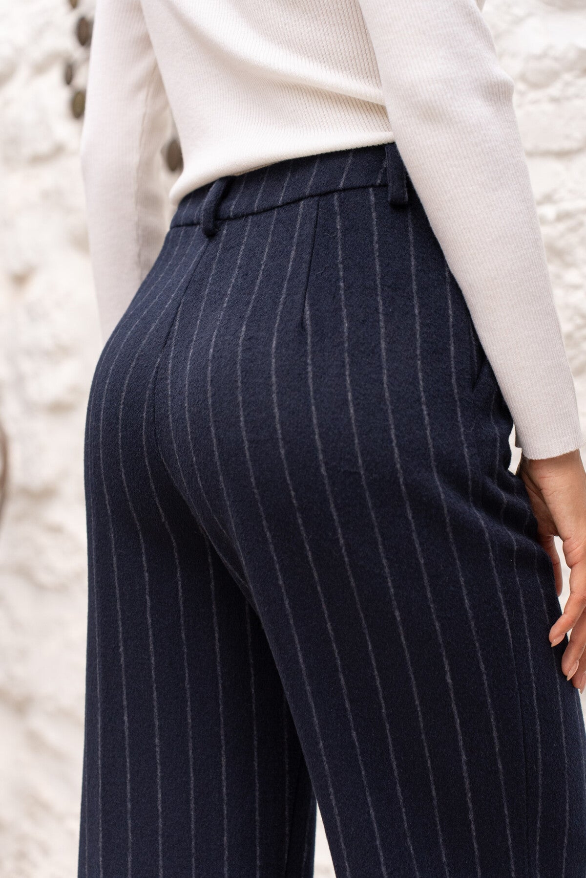 PANTALONI IN MISTO LANA CON RIGHE SOTTILE